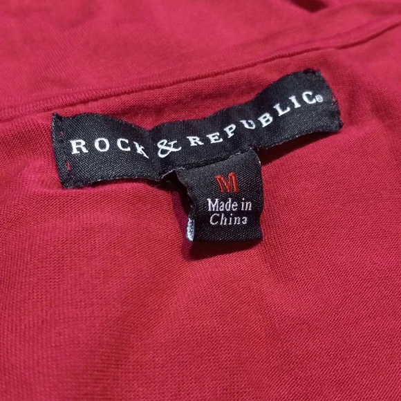 ROCK & REPUBLIC pink open shoulder medium top with flow sleeves - Picture 4 of 9